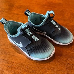 🦋 Nike Toddler Running Shoes - Size 9 🦋